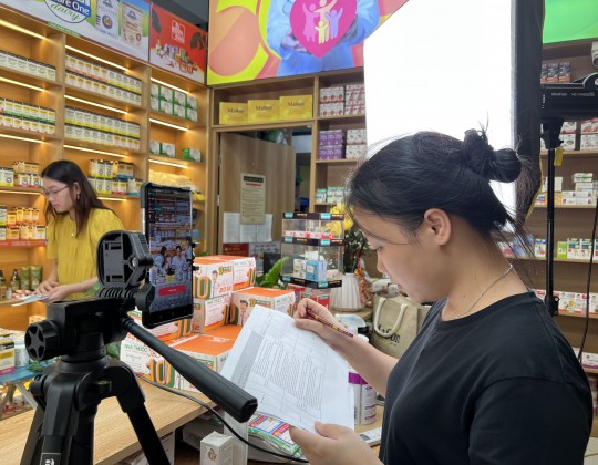 Cận cảnh hậu trường hỗ trợ Livestream của đội ngũ Kascom Media tại Nhà thuốc 365