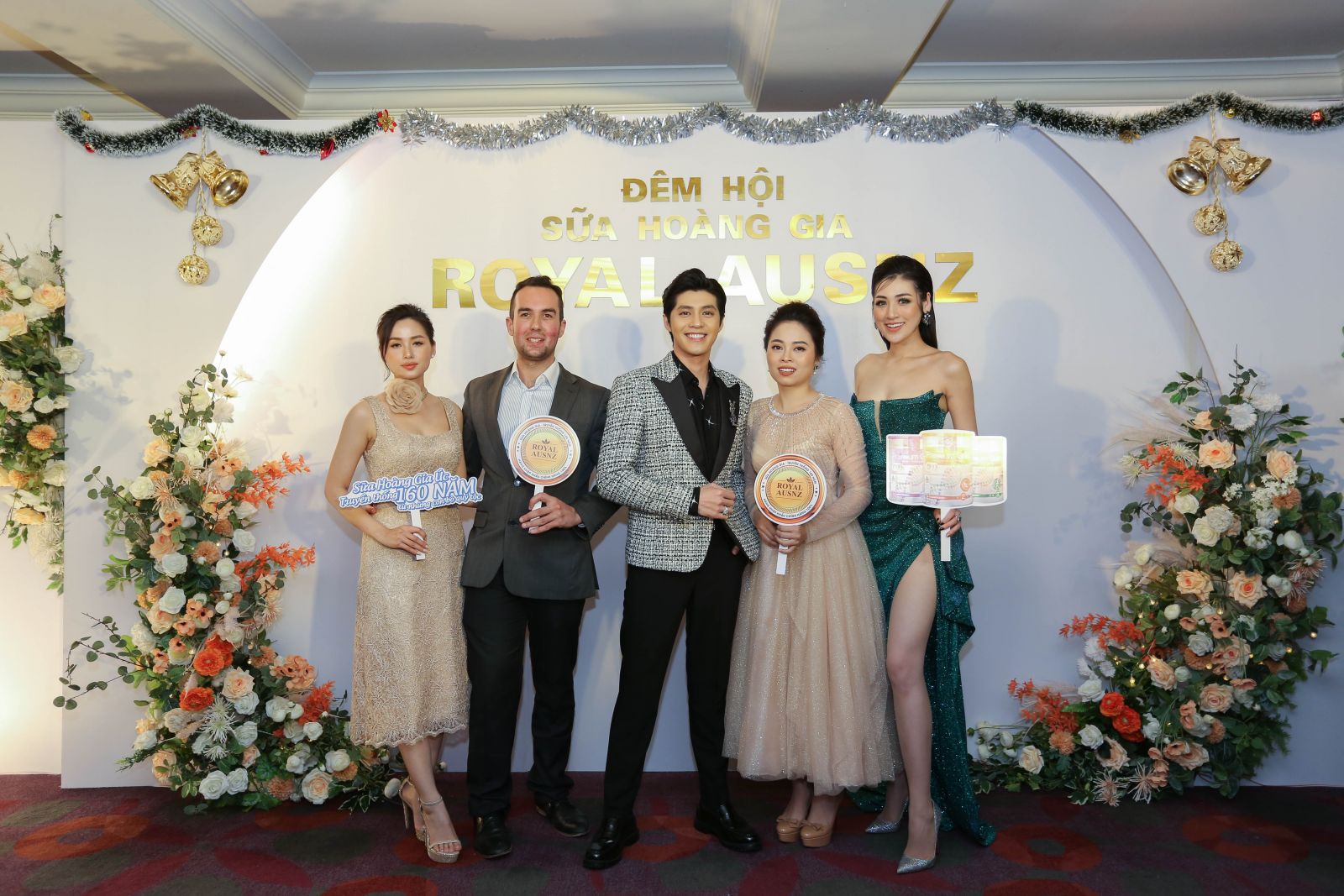 Ca sĩ Noo Phước Thịnh cùng dàn sao tham dự Đêm hội Sữa Hoàng Gia