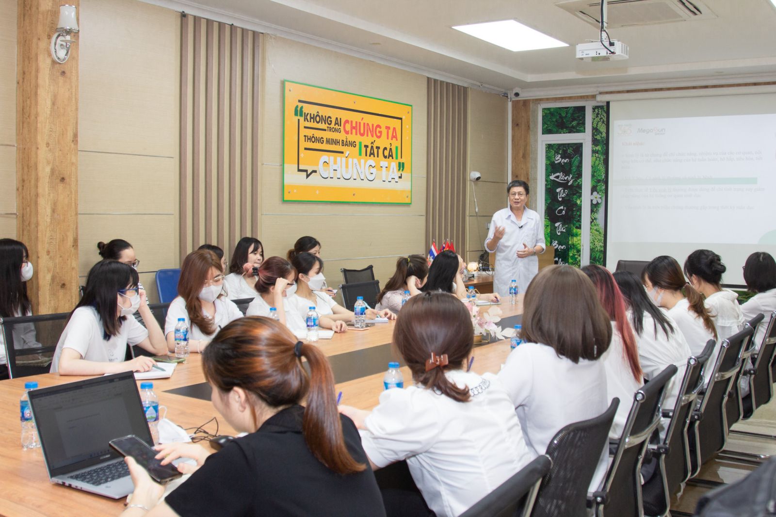 TTƯT, BS Nguyễn Đình Bách đào tạo