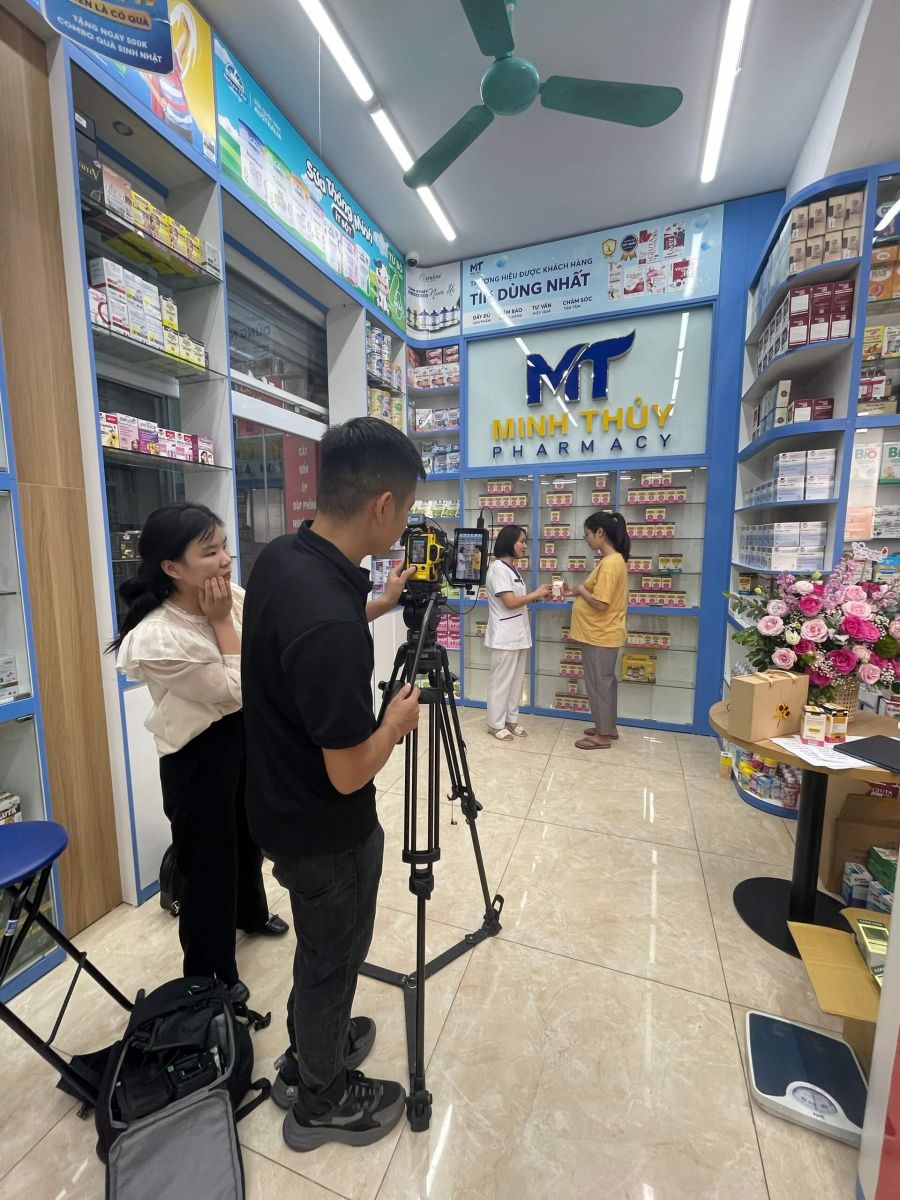 Hậu trường quay chụp tại nhà thuốc Minh Thủy