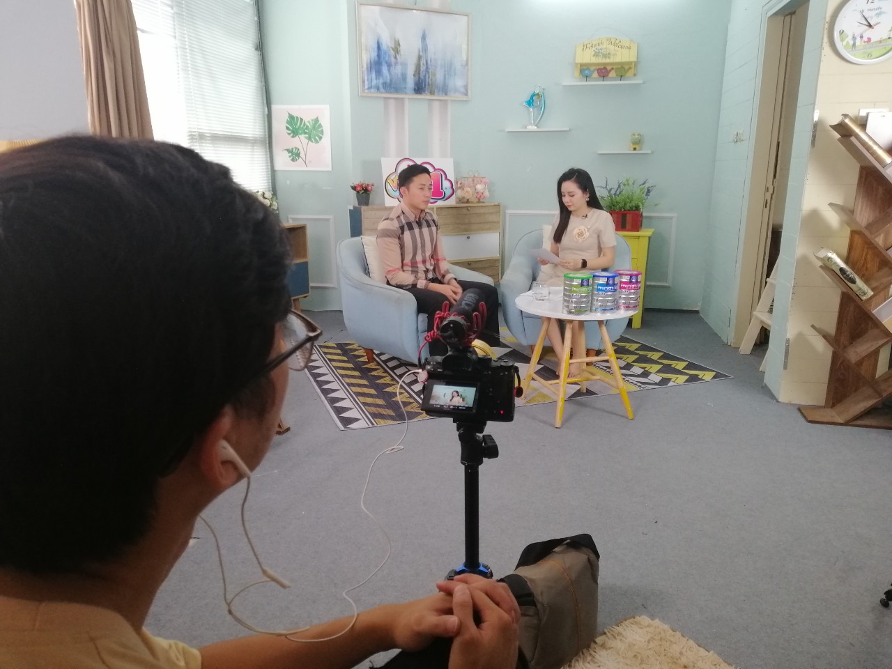 một số hình ảnh ghi lại được tại hậu trưởng buổi phát sóng series “Vì con là số 1”