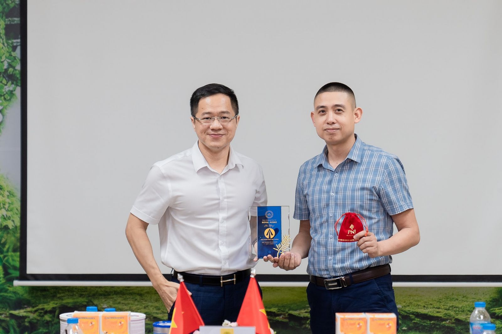 Sơ Kết 6 tháng đầu năm 2022 - Công tác triển khai phân phối Sữa Sạch Royal Ausnz - Vĩ Đại Và Lựa Chọn”
