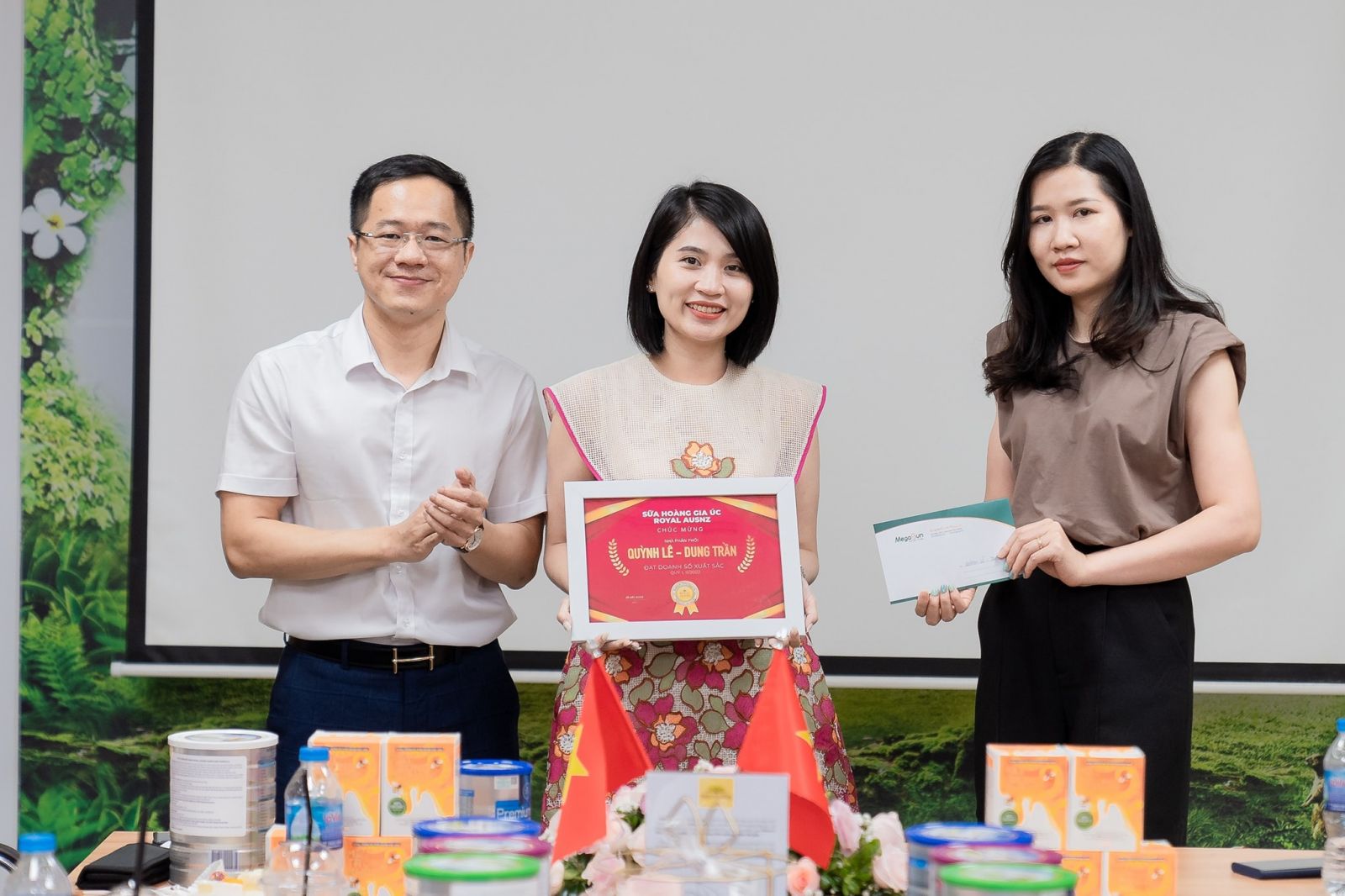 Sơ Kết 6 tháng đầu năm 2022 - Công tác triển khai phân phối Sữa Sạch Royal Ausnz - Vĩ Đại Và Lựa Chọn”