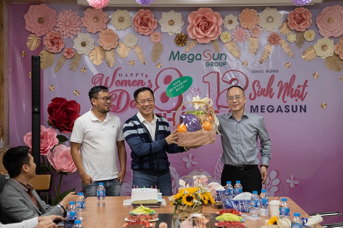 Mừng sinh nhật MegaSun Nhỏ